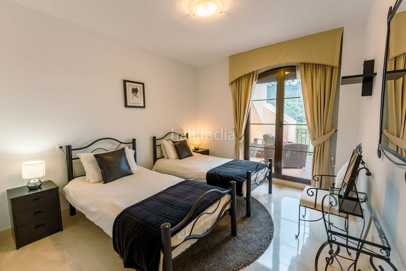 Foto ed80e397-c92d-41d0-a9e8-63172b269d50. Dúplex amb aparcament piscina a los arqueros - puerto del almendro Benahavís