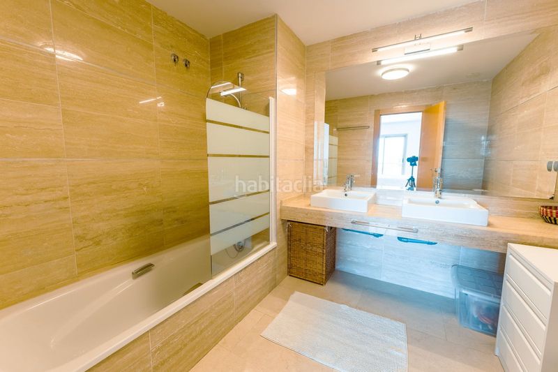 Foto 552163e2-77ba-48dd-b007-e22da552a1a0. Apartament amb aparcament piscina a El Paraíso Benahavís