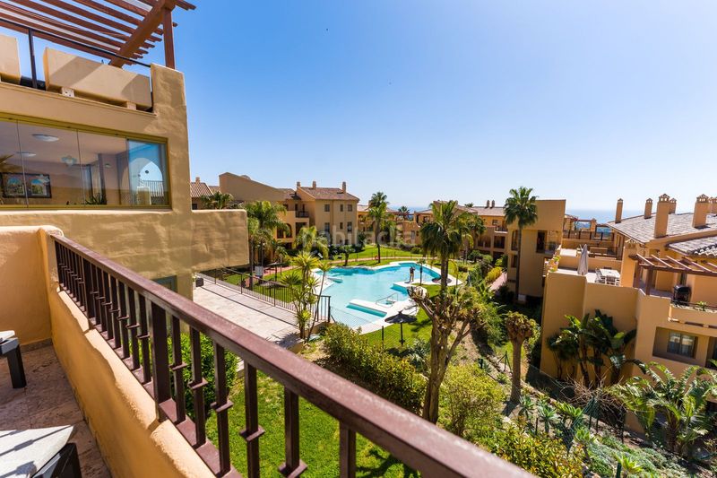 Foto 7af55e36-b7f6-4a41-85c5-baaca268ec93. Apartament amb aparcament piscina a El Paraíso Benahavís