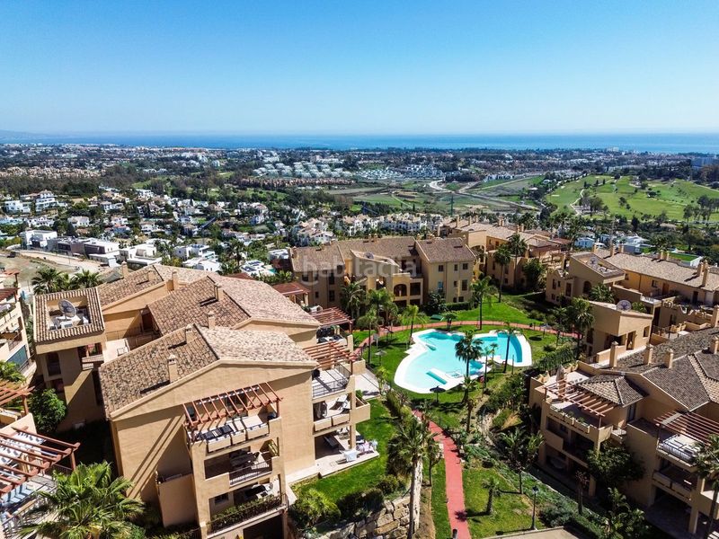 Foto a529a21e-4d26-4a75-90b3-0e63a98cd824. Apartament amb aparcament piscina a El Paraíso Benahavís