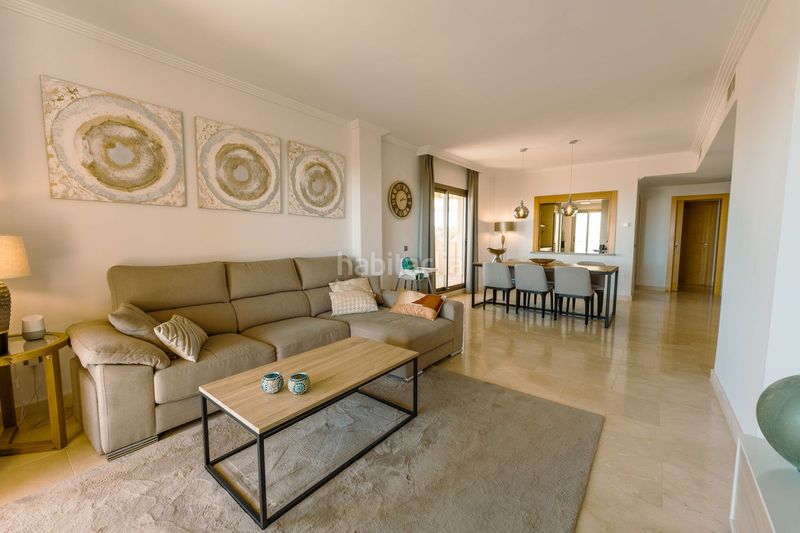 Foto e881d3eb-a68c-43b9-8e86-4df5bd9684a8. Apartament amb aparcament piscina a El Paraíso Benahavís
