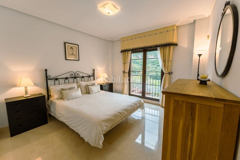 Foto 193718c3-d545-43bd-984e-86fbadc8ee30. Duplex con parcheggio piscina in los arqueros - puerto del almendro Benahavís