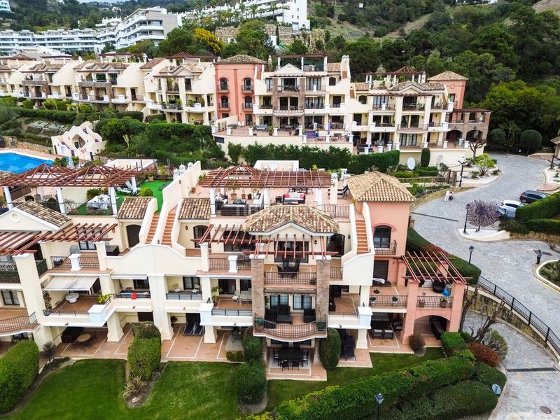 Foto 2b65edeb-b6b2-4830-b61e-035a8f26c487. Duplex con parcheggio piscina in los arqueros - puerto del almendro Benahavís