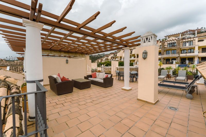 Foto 5cc55c39-7edb-484d-9c6d-29ab18625426. Duplex con parcheggio piscina in los arqueros - puerto del almendro Benahavís