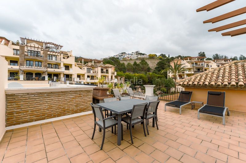 Foto 6a5cdd73-1a3f-4540-a716-fa12c2a9f7ec. Duplex con parcheggio piscina in los arqueros - puerto del almendro Benahavís