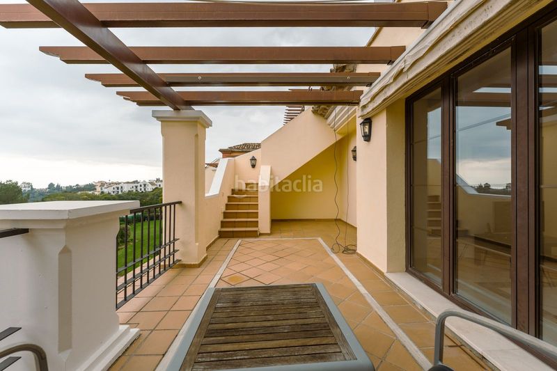 Foto 8a1391dc-4cd9-4136-892e-a4e320846e70. Duplex con parcheggio piscina in los arqueros - puerto del almendro Benahavís