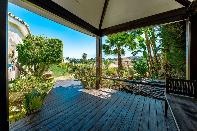 Foto 625c9c1f-47b0-4095-bb01-facba50600b9. Xalet amb aparcament piscina a El Paraíso Benahavís