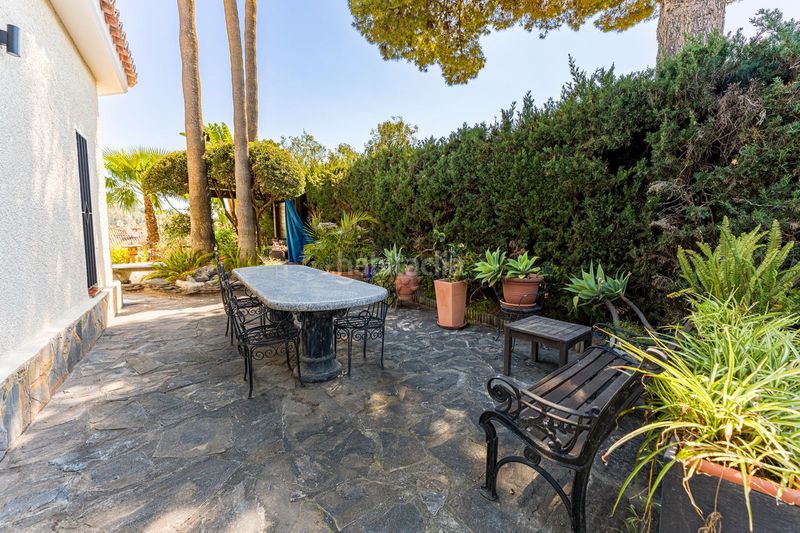 Foto bac7106b-c424-4b4f-9b35-ed989e026f4e. Xalet amb aparcament piscina a El Paraíso Benahavís