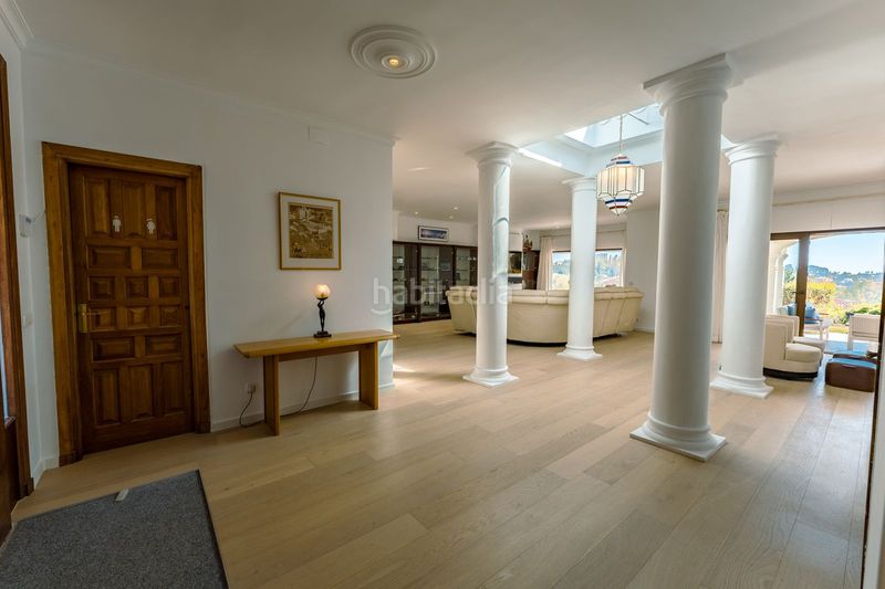 Foto c2899067-b54b-4f31-88b6-f4a928a8ab16. Xalet amb aparcament piscina a El Paraíso Benahavís