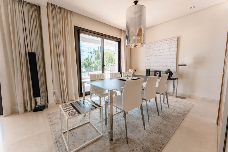 Foto f3efacb2-2769-4bb3-8247-94e6baee5aad. Apartament amb aparcament a La Quinta Benahavís