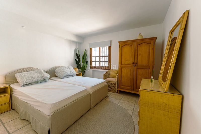 Foto 2b34dfe7-fca6-4b67-8b4c-a81719dd7806. Lloguer casa adossada amb aparcament piscina a Cabopino - Artola Marbella