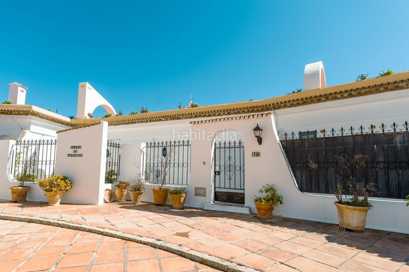 Foto 94c0d58d-6354-4d53-9643-00e7e51a6d5e. Lloguer casa adossada amb aparcament piscina a Cabopino - Artola Marbella