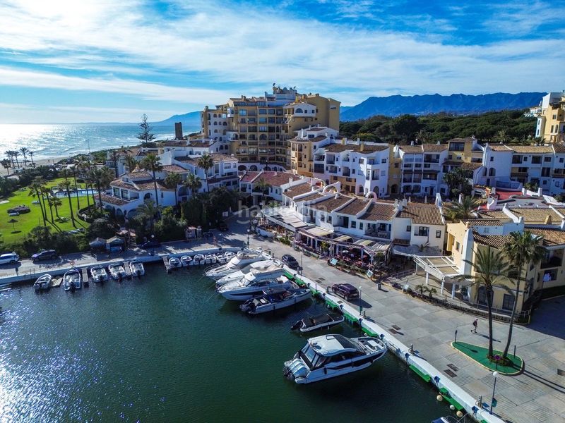 Foto cc489bc7-6cbe-4f71-8e21-8e6bc1e49355. Lloguer casa adossada amb aparcament piscina a Cabopino - Artola Marbella