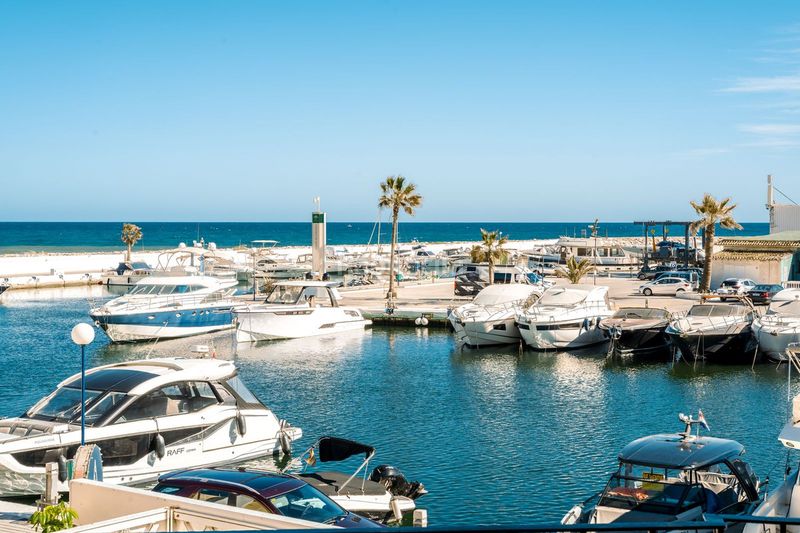 Foto d43f29d7-30ef-48f7-a9c0-15d746dde968. Lloguer casa adossada amb aparcament piscina a Cabopino - Artola Marbella