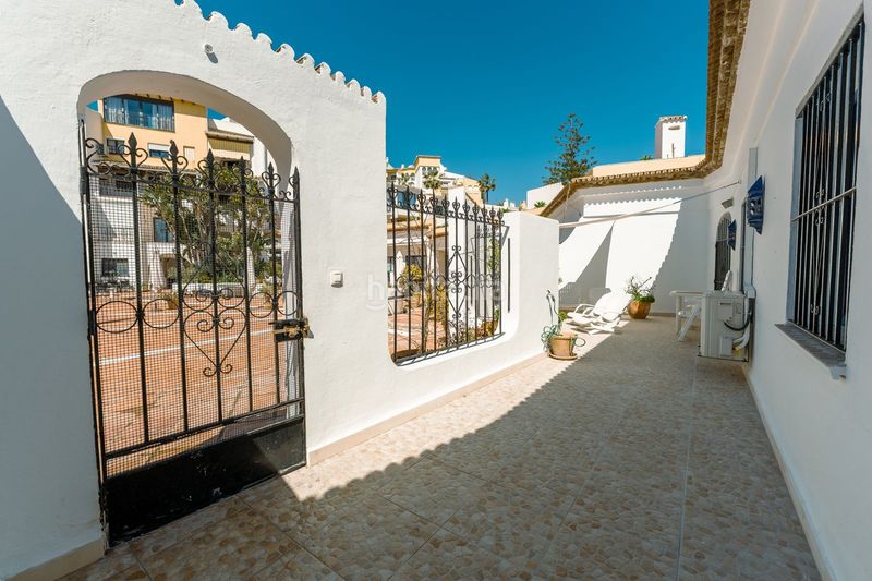 Foto e649450e-95f5-474f-a770-0441cc5946e7. Lloguer casa adossada amb aparcament piscina a Cabopino - Artola Marbella