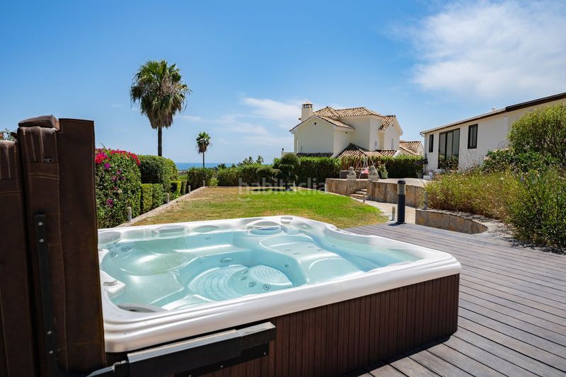 Foto 60751f62-c3e7-4c3d-bb62-44081bcd2101. Xalet amb aparcament piscina a Los Llanos Estepona