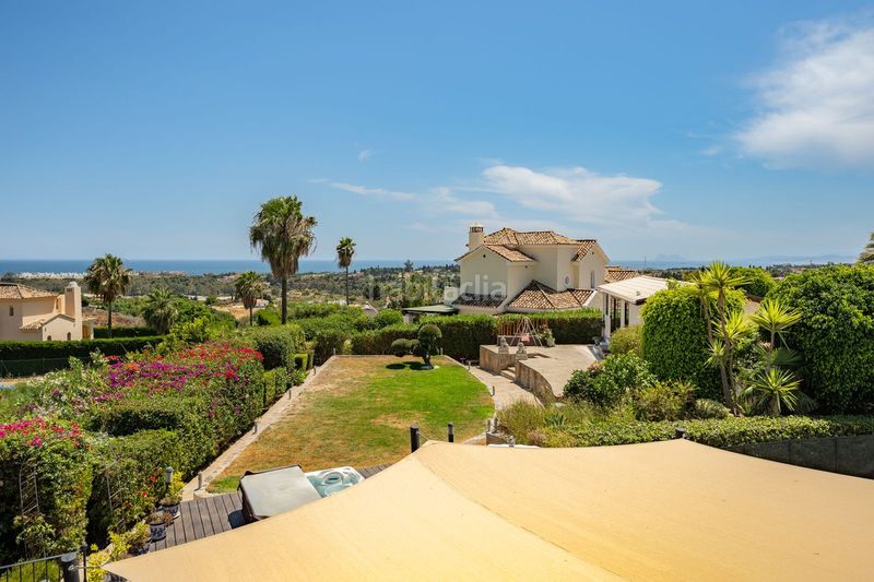 Foto e6de466e-0d01-4025-879b-6f7d18a7a6b3. Xalet amb aparcament piscina a Los Llanos Estepona