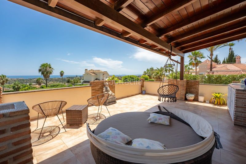 Foto ebc1c4bd-f75e-413d-aaeb-4885258e742c. Xalet amb aparcament piscina a Los Llanos Estepona