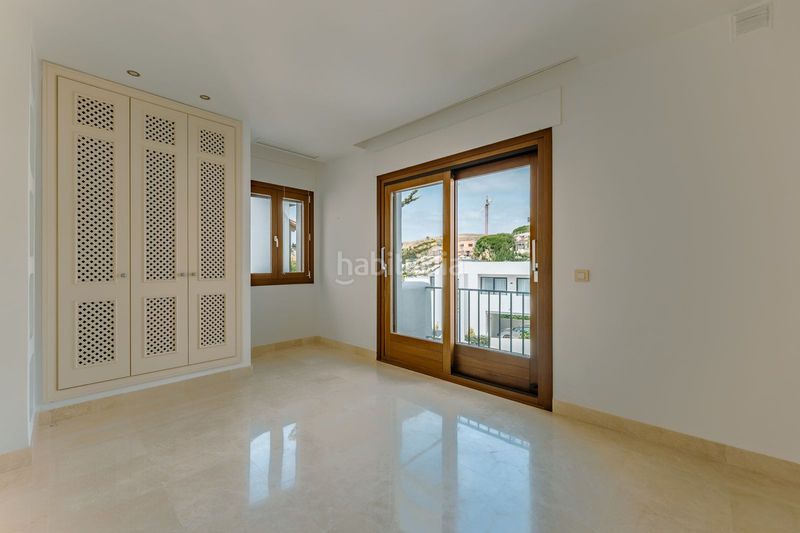 Foto 47e6b41d-6994-4016-8739-102ce4df15e2. Casa adossada amb aparcament piscina a El Paraíso Benahavís