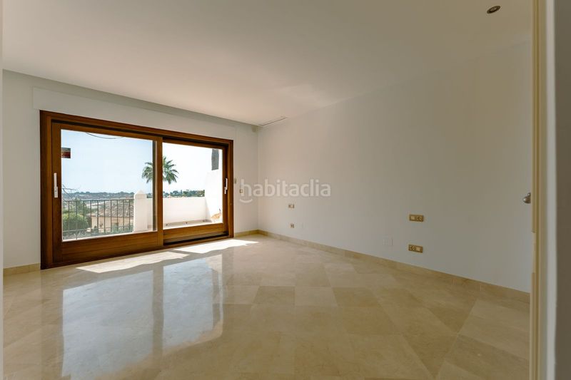 Foto 485abd52-0877-46b9-90af-48b961f8031b. Casa adossada amb aparcament piscina a El Paraíso Benahavís