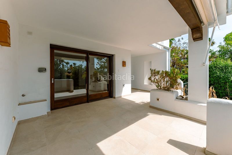 Foto 4e26c39b-c8a9-40a2-9239-2a3b750a6546. Casa adossada amb aparcament piscina a El Paraíso Benahavís