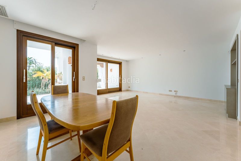 Foto b35e7410-c4fd-41f5-8022-47f0f0a2c737. Casa adossada amb aparcament piscina a El Paraíso Benahavís