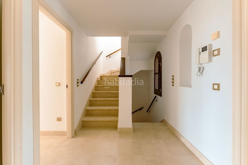 Foto b52d6dbb-0414-4ce3-9396-2eb61380210b. Casa adossada amb aparcament piscina a El Paraíso Benahavís