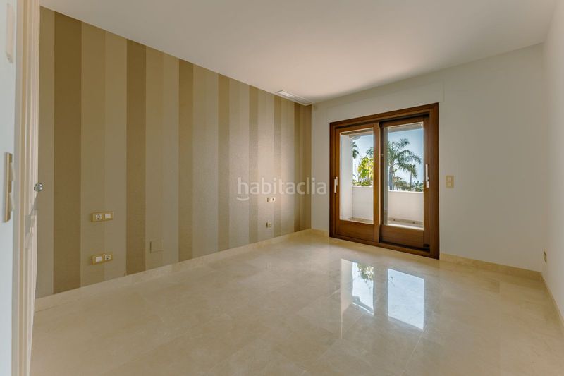 Foto c5d90656-2c09-455e-bcb8-1e9abda8e105. Casa adossada amb aparcament piscina a El Paraíso Benahavís