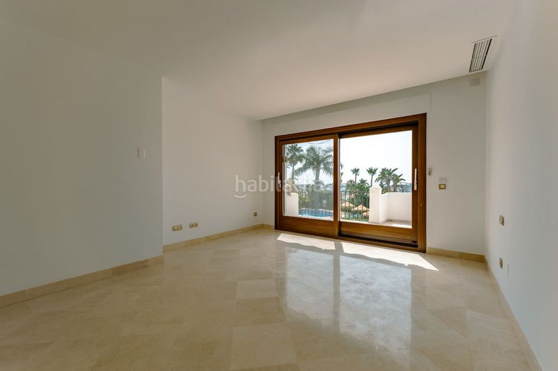 Foto e49ac141-17f7-41e7-b685-feea9bccb34c. Casa adossada amb aparcament piscina a El Paraíso Benahavís