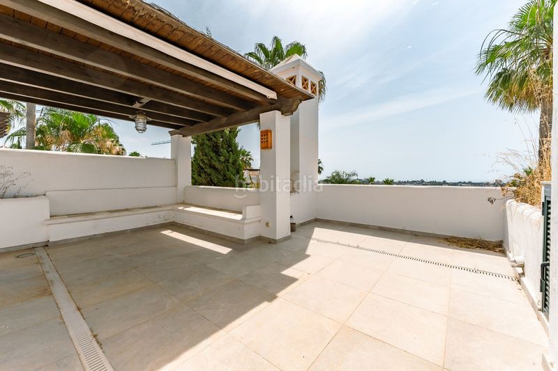 Foto f388930b-1bf3-4bc2-95ab-d1f85dd8a485. Casa adossada amb aparcament piscina a El Paraíso Benahavís