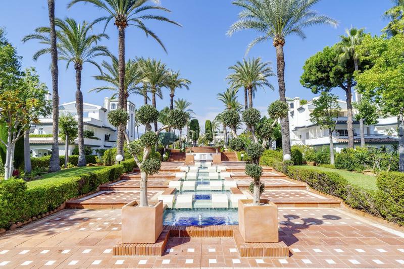 Foto 9304e649-b4a8-46c9-8e17-8acbecd31ac7. Rent ground floor with pool in El Velerín Estepona