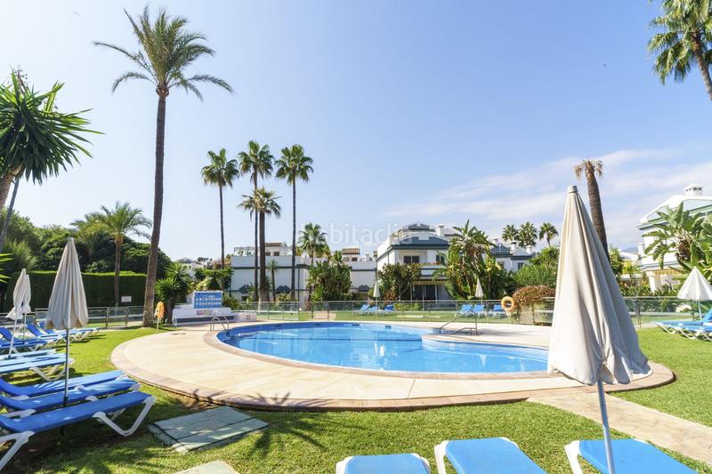 Foto 8d086842-7c85-41d8-bab9-f6b24d240cd5. Location rez-de-chaussée avec piscine dans El Velerín Estepona