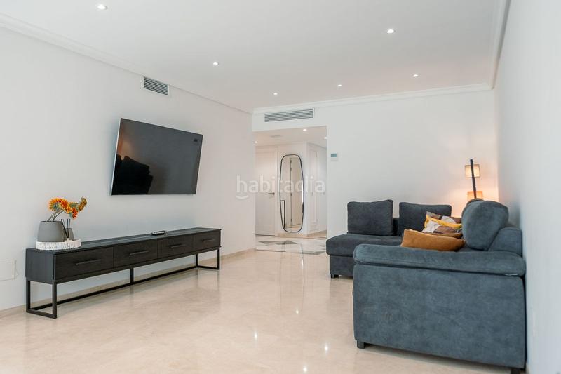 Foto a2754639-2243-4a2f-9451-391684a74a94. Location rez-de-chaussée avec piscine dans El Velerín Estepona