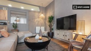 Miete Etagenwohnung in Cuatro Caminos - Azca. Se alquila apartamento amoblado de 2 recámaras en azca