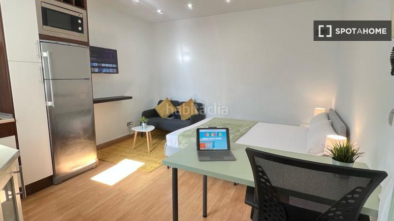 Foto e9dd8a83-54ea-48a6-9338-7be512aee94c. Alquiler piso estudio en alquiler en embajadores, en Madrid
