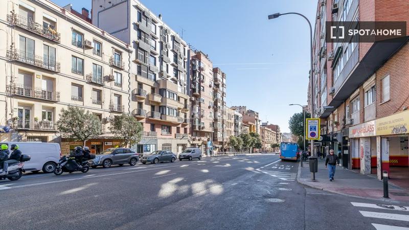 Foto 6c6de80d-fa2a-4ecc-96e3-38a65fb9c233. Lloguer pis amb calefacció a Adelfas Madrid