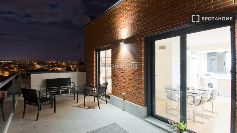 Foto c8bb4afd-60ea-4f97-818d-6a163e2db6eb. Lloguer pis amb calefacció a Adelfas Madrid