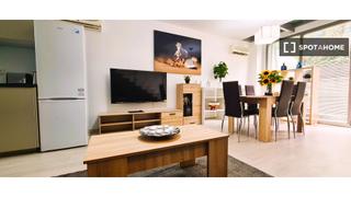 Location Appartement à Virgen del Cortijo-Manoteras. Piso de 3 dormitorios en alquiler en valdefuentes, madrid.