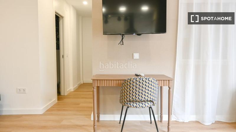 Foto 60aaa8b0-1f2e-4149-ae48-c16a7859cbff. Alquiler piso apartamento de 3 dormitorios en alquiler en lucero, . en Madrid
