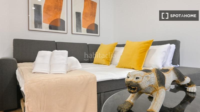 Foto f2b00124-229d-49b3-b52d-65756b0636a6. Alquiler piso apartamento de 3 dormitorios en alquiler en lucero, . en Madrid