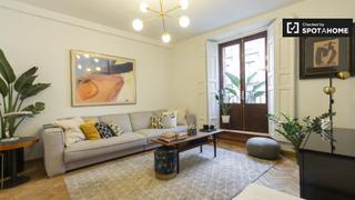Alquiler Piso en Palacio. Elegante apartamento de 1 dormitorio en alquiler en centro, madr