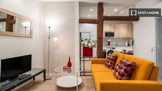 Rent Flat in Embajadores-Lavapiés. Piso de 2 dormitorios en alquiler en embajadores, madrid.