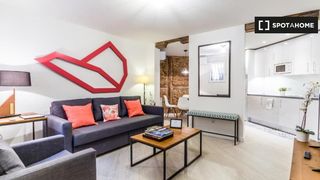 Rent Flat in Sol. Apartamento de 2 dormitorios en alquiler en sol, madrid