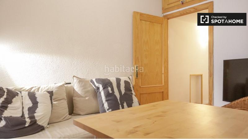 Foto df96a746-927f-40e2-8c33-43d21cf6b111. Alquiler piso apartamento de 2 dormitorios en alquiler centro en Madrid
