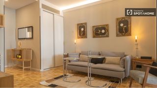 Rent Flat in Universidad-Malasaña. Apartamento de 2 dormitorios en alquiler en gran vía, madrid
