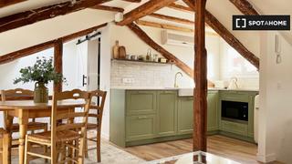 Rent Flat in Cortes-Huertas. Estudio en alquiler en cortes, madrid