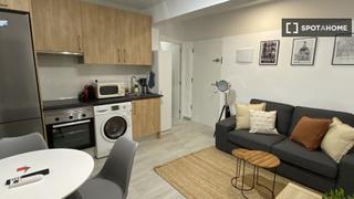 Miete Etagenwohnung in Aluche. Piso de 2 habitaciones en alquiler en distrito latina, madrid