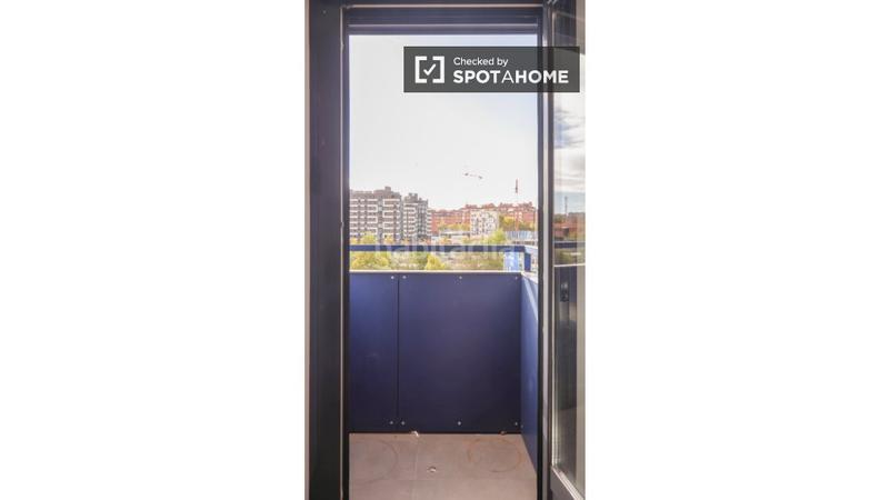 Foto 71c81f18-ac35-4dd2-bdbb-2d1bebeb4f14. Rent flat with heating in Legazpi Madrid