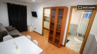 Lloguer Pis a San Fermín. Apartamento de 2 dormitorios en alquiler en usera, madrid