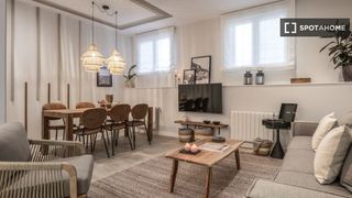Location Appartement à Trafalgar. Apartamento de 3 dormitorios en alquiler en almagro, madrid.